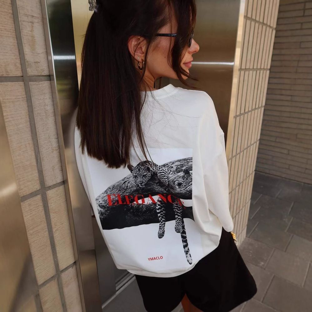 Minimalist White Tee with Blac - Streetwear Brand Graphic Designer 评论和价格